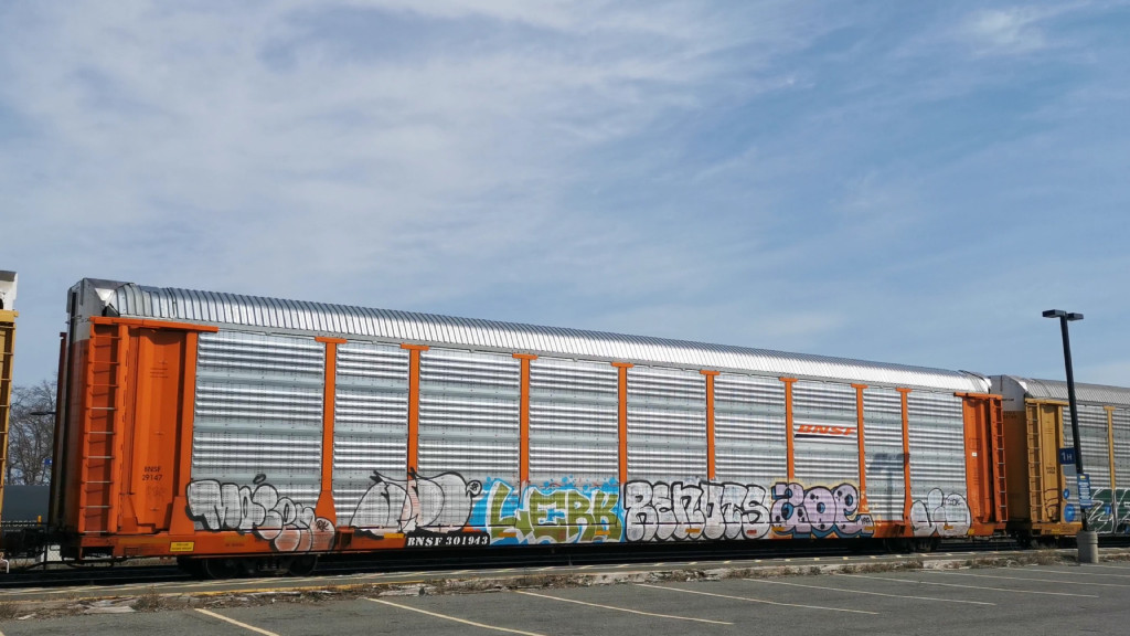 BNSF 29147 (Body) BNSF 301943 (Flat)